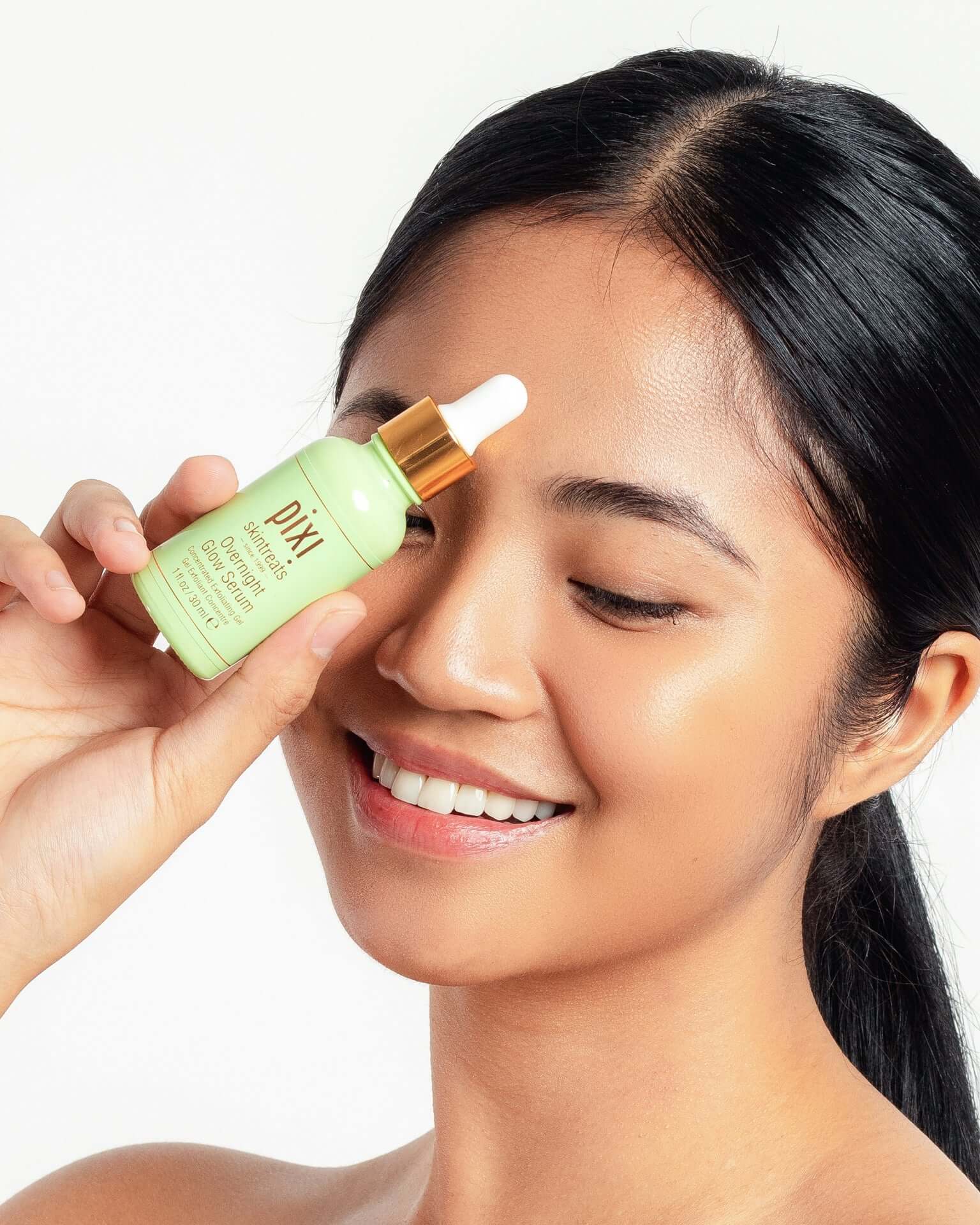 Pixi overnight glow serum model