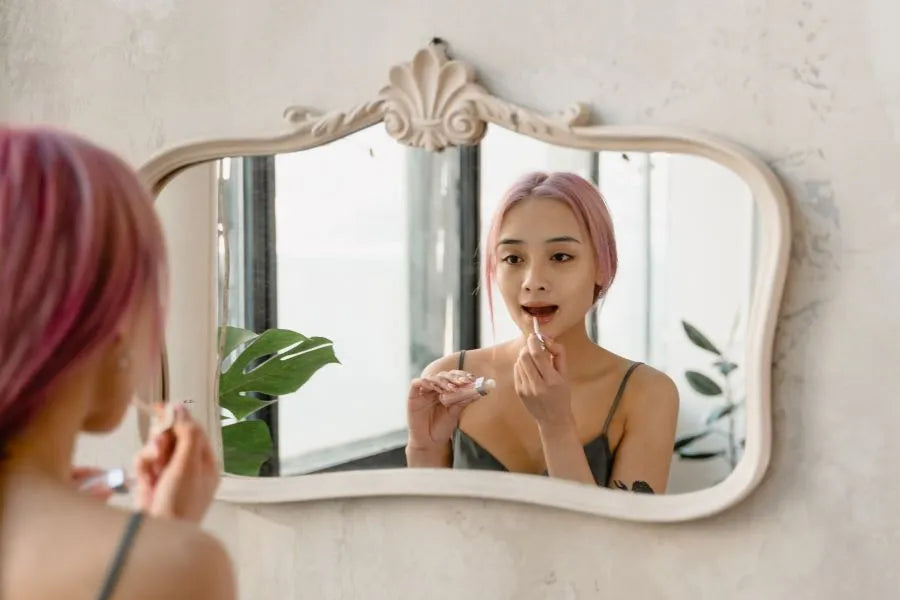 woman applying natural makeup